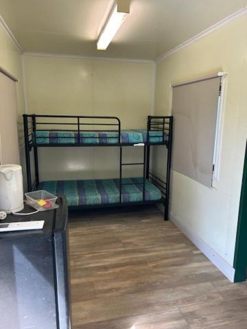 Territory Manor Motel & Caravan Park Mataranka Kamer foto